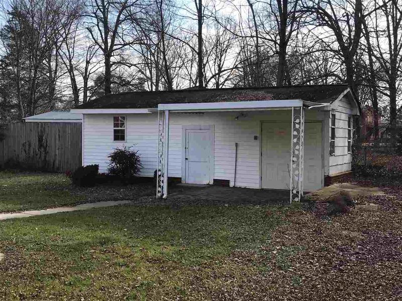 527 E Pine St, Graham, NC 27253