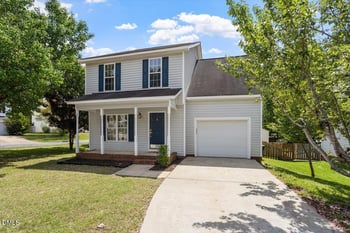 528 Arbor Creek Dr, Holly Springs, NC 27540