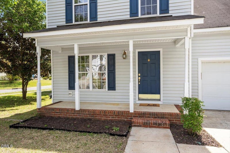 528 Arbor Creek Dr, Holly Springs, NC 27540