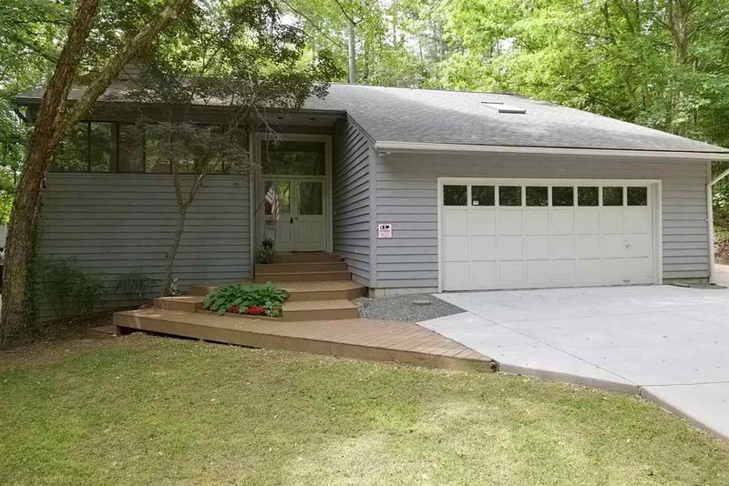 528 Ashebrook Dr, Raleigh, NC 27609