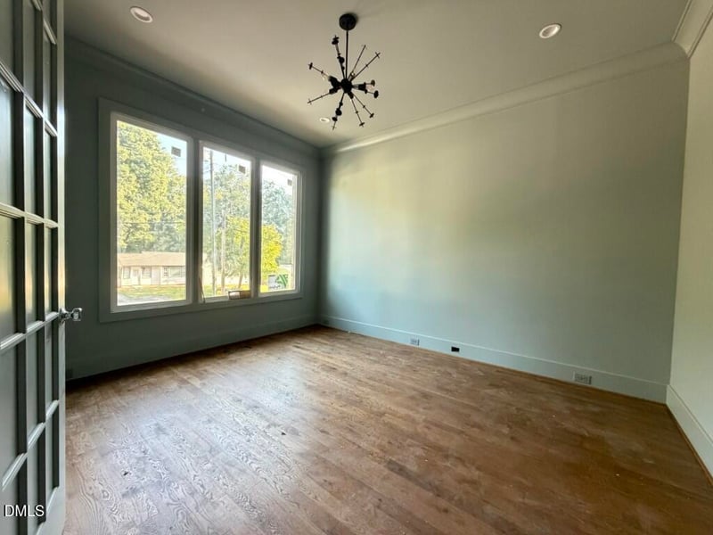 528 Barksdale Dr, Raleigh, NC 27604