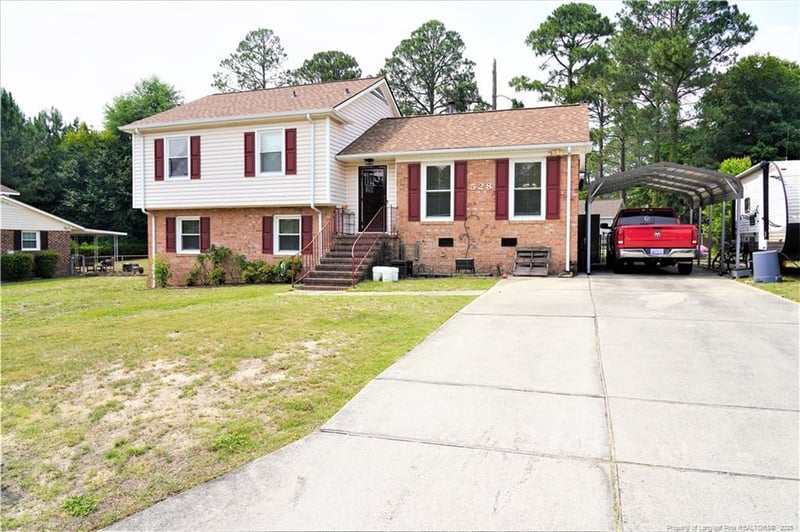 528 Carteret Pl, Fayetteville, NC 28311