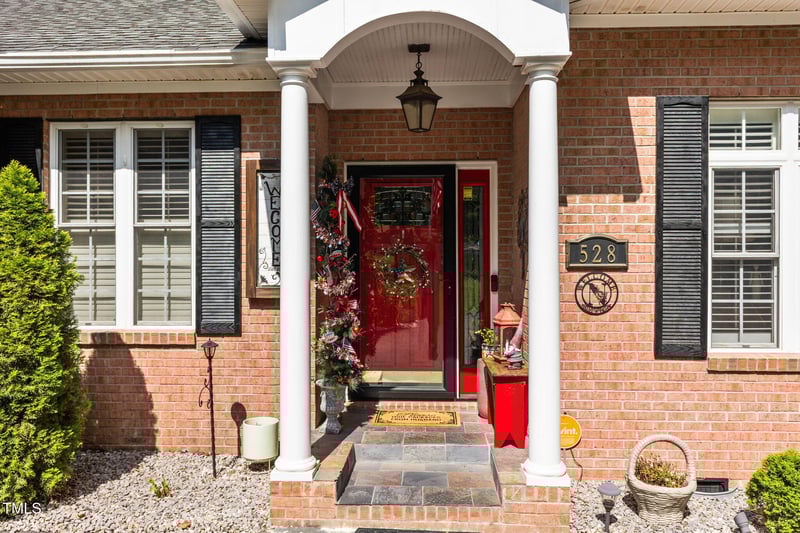 528 Perth Dr, Sanford, NC 27330