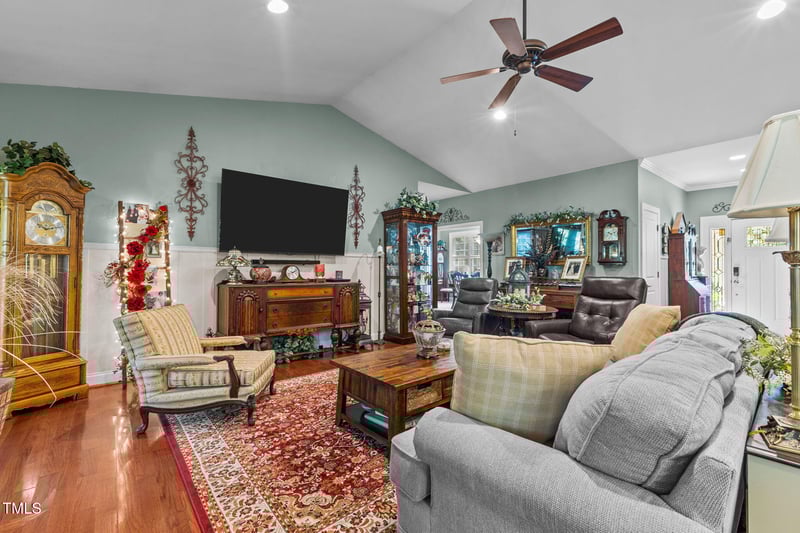 528 Perth Dr, Sanford, NC 27330