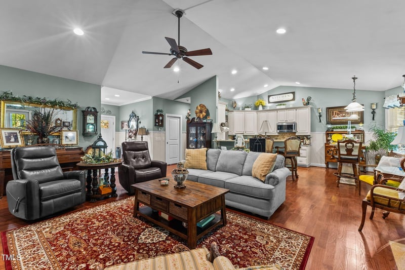 528 Perth Dr, Sanford, NC 27330