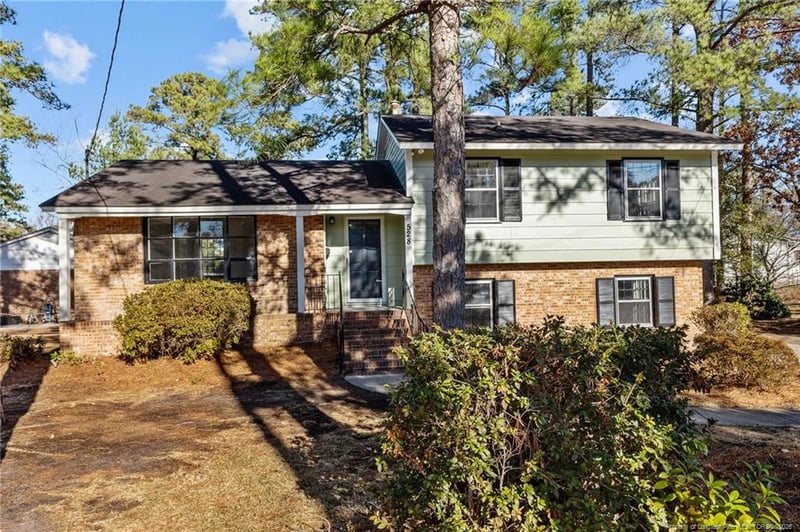 528 Waterbury Dr, Fayetteville, NC 28311