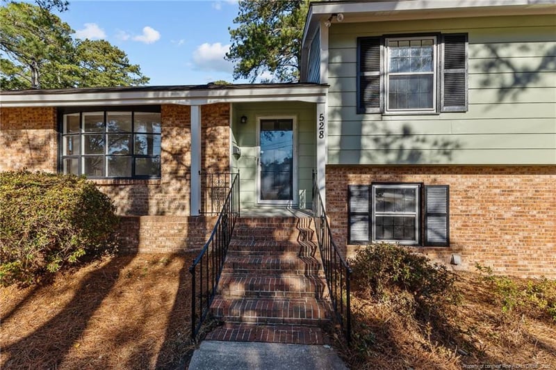528 Waterbury Dr, Fayetteville, NC 28311