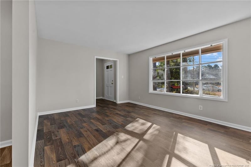 528 Waterbury Dr, Fayetteville, NC 28311