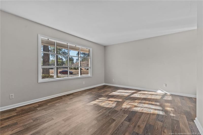 528 Waterbury Dr, Fayetteville, NC 28311