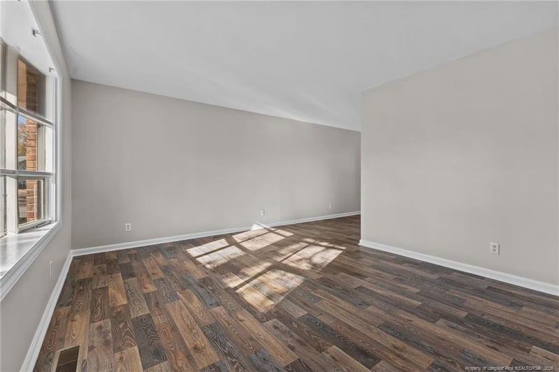 528 Waterbury Dr, Fayetteville, NC 28311