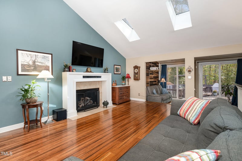 529 Ashebrook Dr, Raleigh, NC 27609