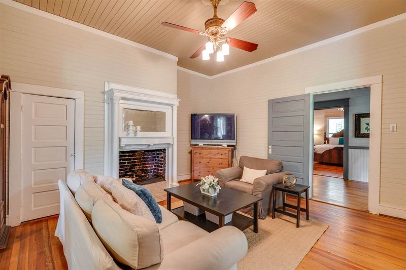 529 Dairyland Rd, Chapel Hill, NC 27516