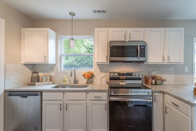 529 Devereaux Ln, Durham, NC 27712
