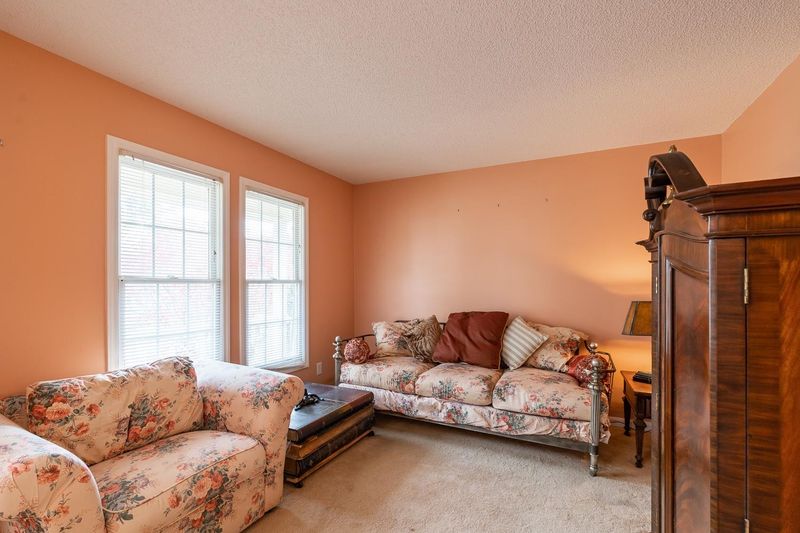 529 Mountain Lake Dr, Raleigh, NC 27610