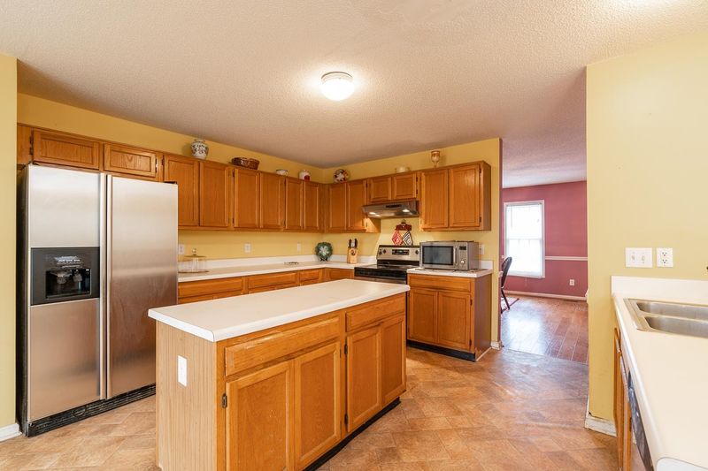 529 Mountain Lake Dr, Raleigh, NC 27610
