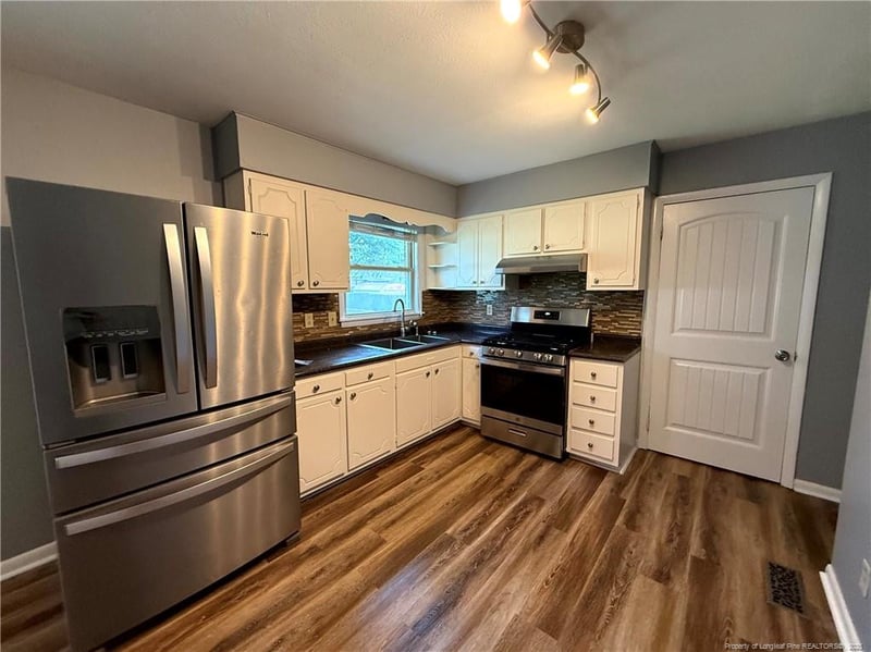 529 Waterbury Dr, Fayetteville, NC 28311