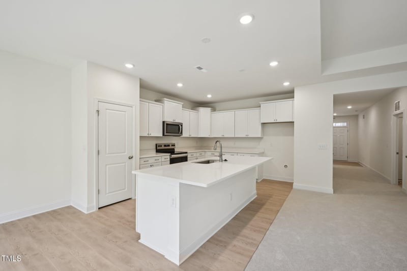 529 Winding Creek Dr, Lillington, NC 27546