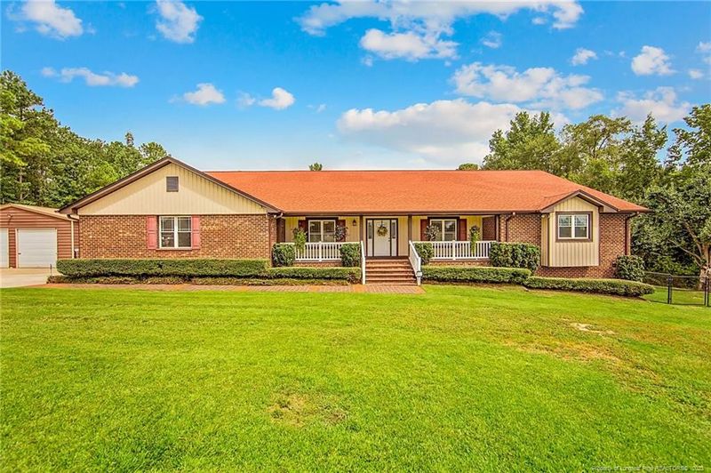 5290 Grimes Rd, Fayetteville, NC 28306