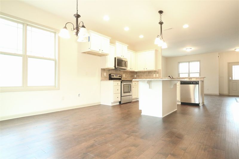 53 Fairview St, Clayton, NC 27520