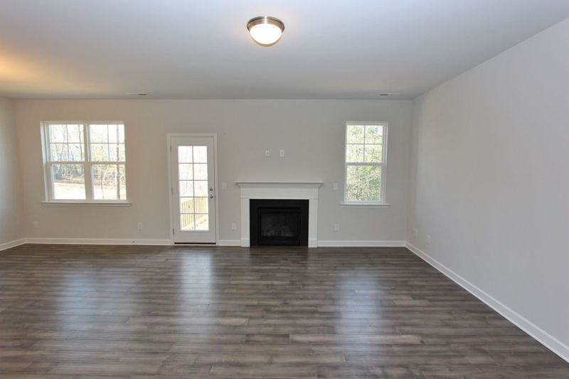 53 Nesting Place Trl, Zebulon, NC 27597