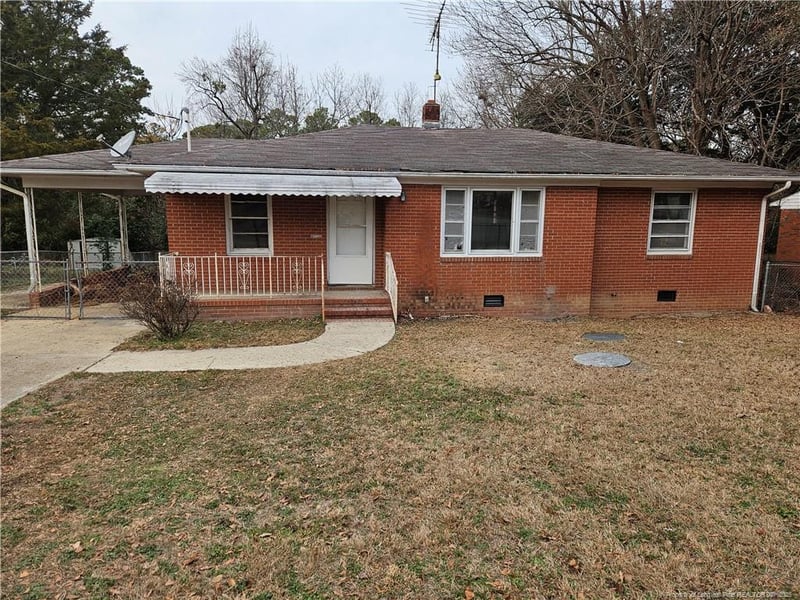 5300 Bayleaf Dr, Fayetteville, NC 28304