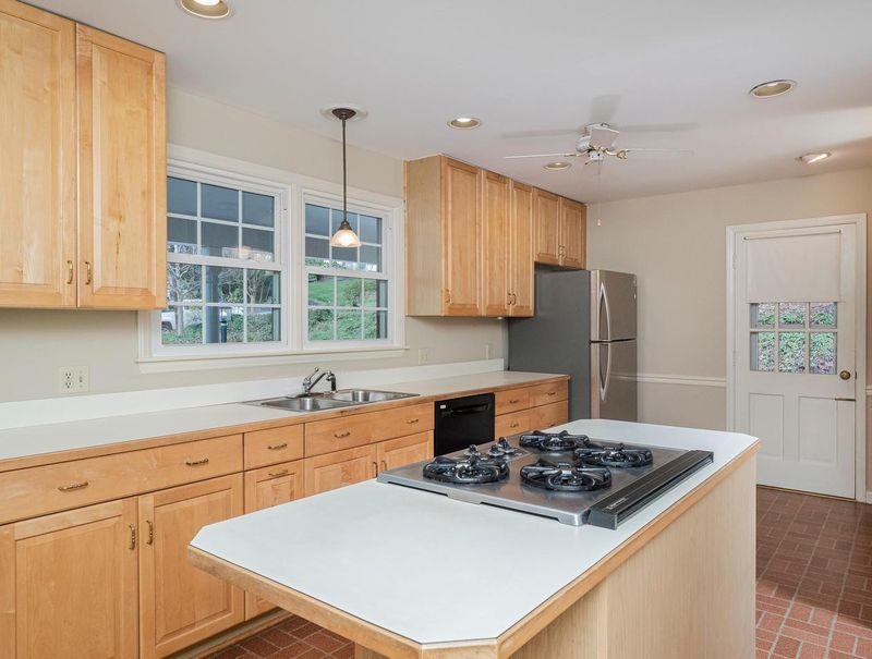 5300 Hills Dr, Raleigh, NC 27612