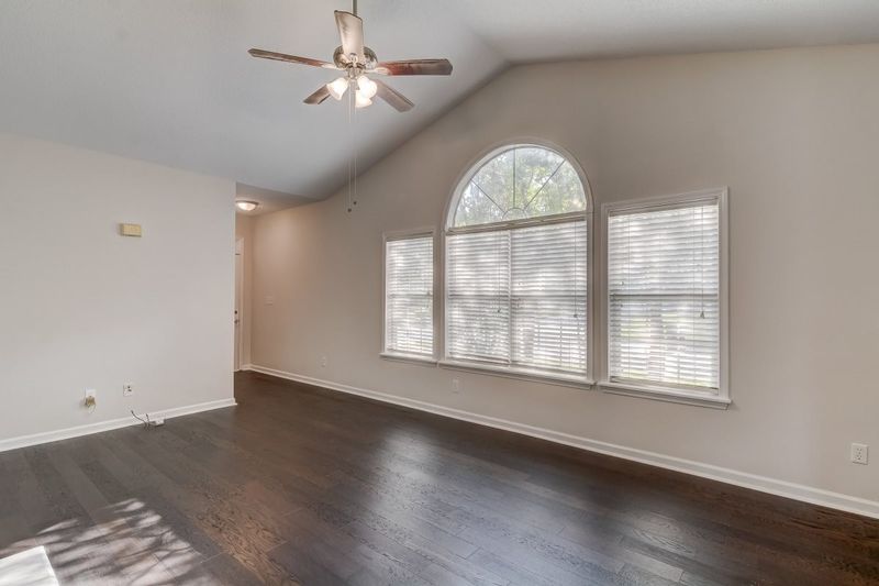 5301 Bartram Pl, Raleigh, NC 27617