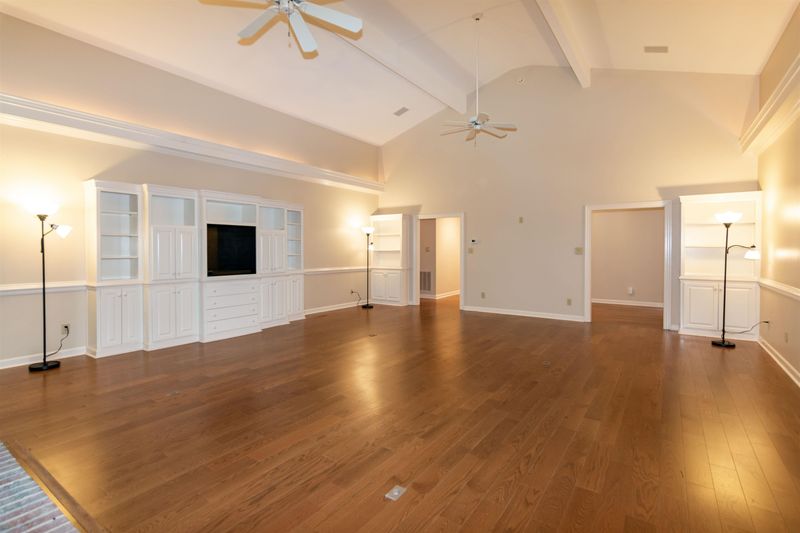 5301 Sendero Dr, Raleigh, NC 27612