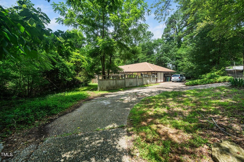 5301 Thayer Dr, Raleigh, NC 27612