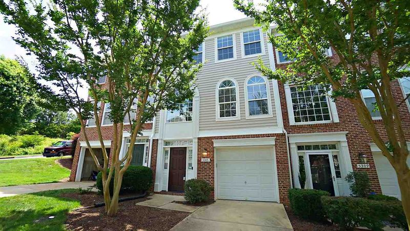 5305 Echo Ridge Dr, Raleigh, NC 27612