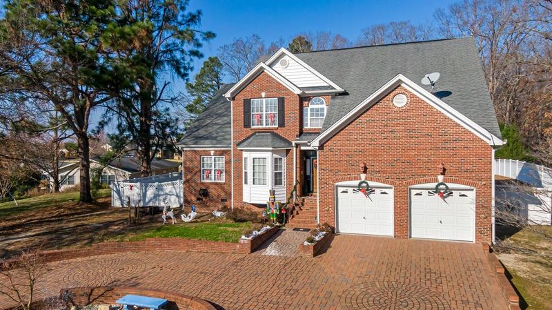 5305 Robbins Dr, Raleigh, NC 27610