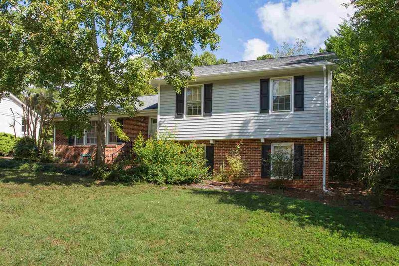 5308 Cedarwood Dr, Raleigh, NC 27609