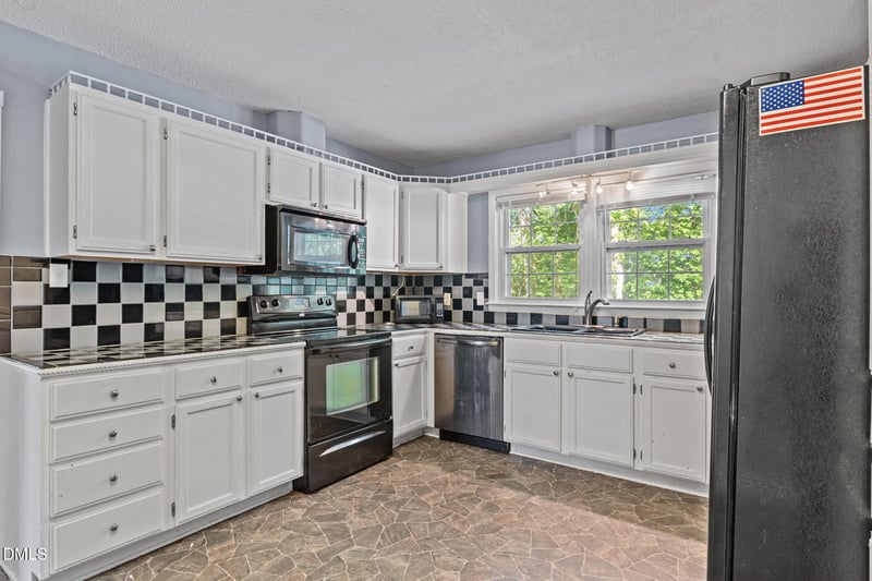 5308 Foxfire Rd, Fayetteville, NC 28303