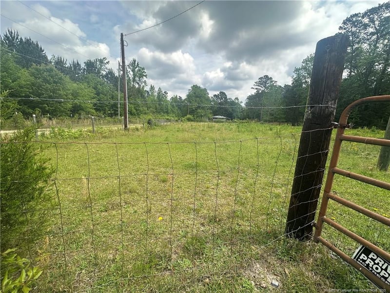 5313 Delores Dr, Hope Mills, NC 28348