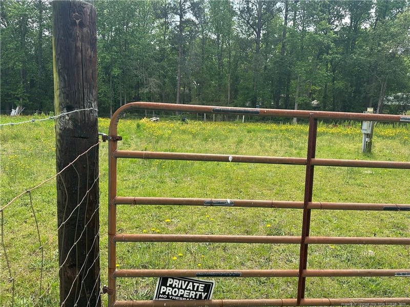 5313 Delores Dr, Hope Mills, NC 28348