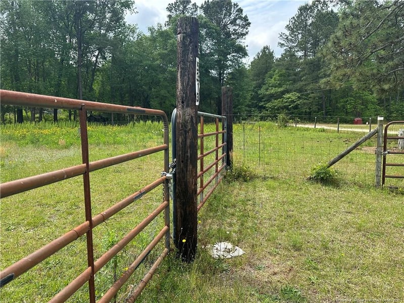 5313 Delores Dr, Hope Mills, NC 28348