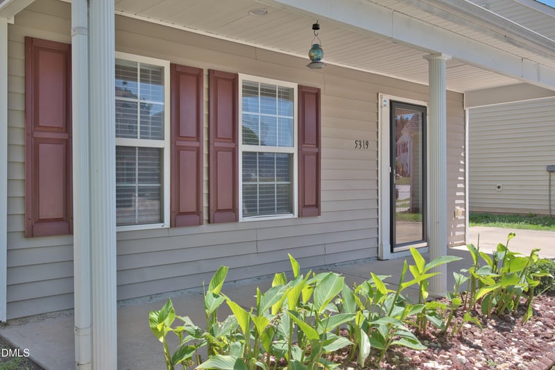 5319 Landreaux Dr, Raleigh, NC 27610