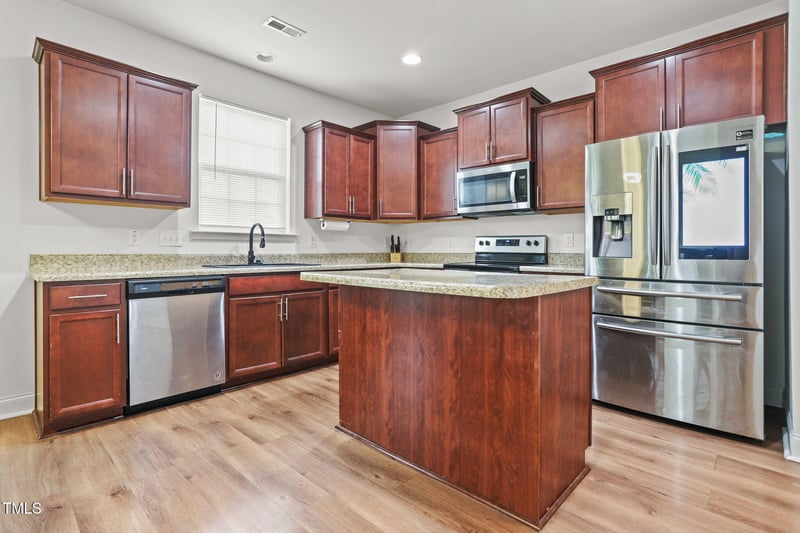532 Willow Breeze Ct, Zebulon, NC 27597