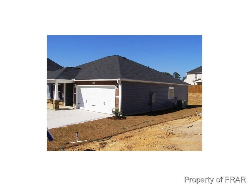 5320 Goshawk Dr, Hope Mills, NC 28348