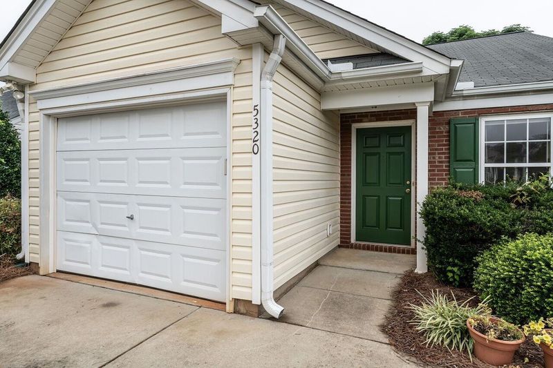 5320 Roan Mountain Pl, Raleigh, NC 27613