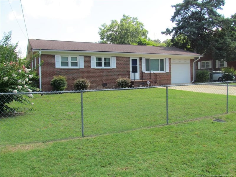 5320 Williamsburgh Dr, Fayetteville, NC 28304