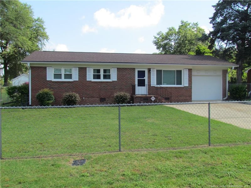 5320 Williamsburgh Dr, Fayetteville, NC 28304