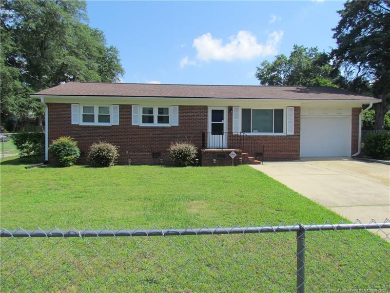 5320 Williamsburgh Dr, Fayetteville, NC 28304