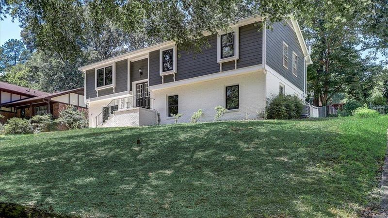 5321 Cherrycrest Ct, Raleigh, NC 27609