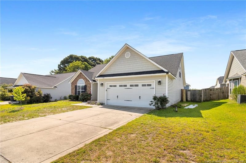 5321 Woodpecker Dr, Hope Mills, NC 28348