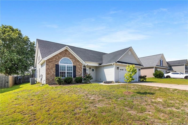 5321 Woodpecker Dr, Hope Mills, NC 28348
