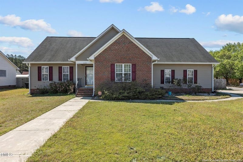 5323 Ahoskie Dr, Hope Mills, NC 28348