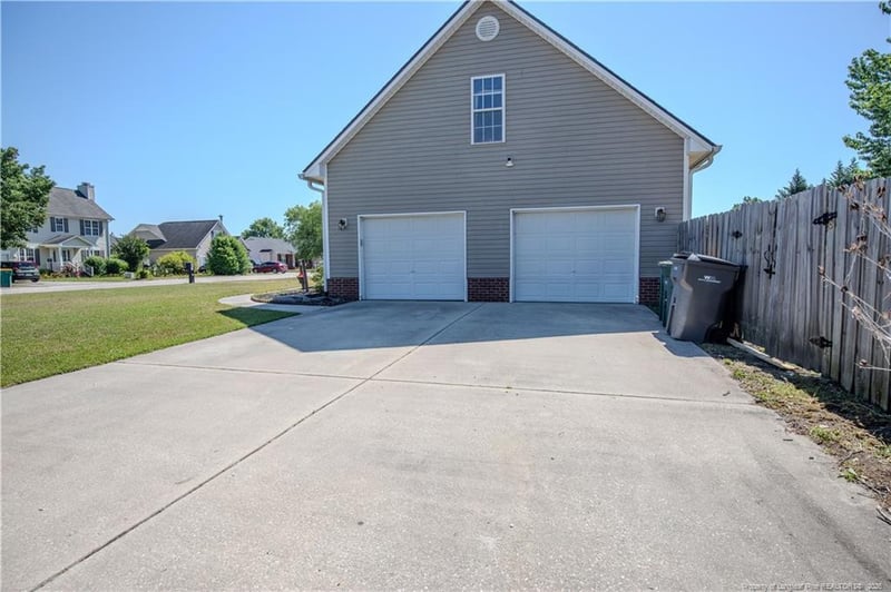 5323 Ahoskie Dr, Hope Mills, NC 28348