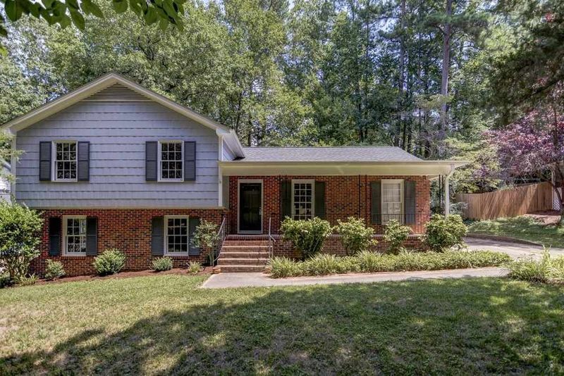 5324 Cherrycrest Ct, Raleigh, NC 27609