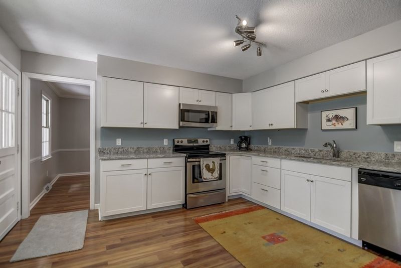 5324 Cherrycrest Ct, Raleigh, NC 27609
